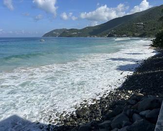 Spectacularly situated beachfront Apple Tide @ The Tides at Little Apple Bay - Road Town - Plage
