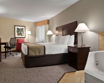 Baymont by Wyndham Belleville Airport Area - Belleville - Slaapkamer