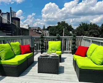 Cheerful 2-bedroom row house with rooftop deck! - בולטימור - מרפסת