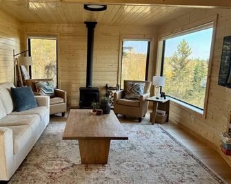 New Cabin Overlooking Lake Superior! - Silver Bay - Living room