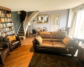 Two Bedroom Cottage at The Blue Bell Inn - Ford - Living room