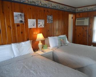 Seawitch Motel - Carolina Beach - Bedroom
