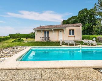 Amazing Home In Beauville With 2 Bedrooms, Private Swimming Pool And Outdoor Swimming Pool - Beauville - Piscina