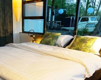 A Stunning Contemporary Designed Houseboat. - Giethoorn - Schlafzimmer