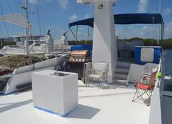 M / V Scorcey, a yacht in paradise - Isla Mujeres - Balcon