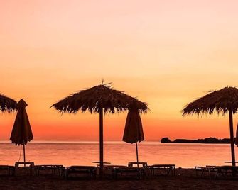 Megim Hotel - Palaiochora - Beach