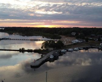 Holiday home in Stepniczka - Stepnica - Building