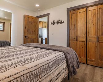 Beautiful NEW 1-bed, 1-bath right in downtown Cody! Sleeps up to 4. - Cody - Bedroom