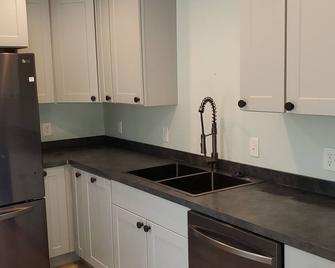 Quiet lakeview deluxe cottage borders bird santuary 250 feet from the beach. - Dunkirk - Kuchyň