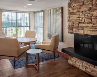 Fairfield by Marriott Inn & Suites Wallingford New Haven - Wallingford - Obývací pokoj