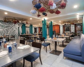 سان كريستوبال أوتل - انتاناناريفو - مطعم