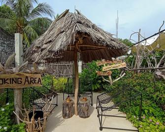 The Corbin Guest House - Fehendhoo - Patio