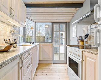 4 Bedroom Nice Home In Ebeltoft - Ebeltoft - Кухня