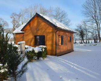 Comfortable Wooden Chalet Gite With Private Spa In Mauriac Near Salers - Mauriac - Bâtiment