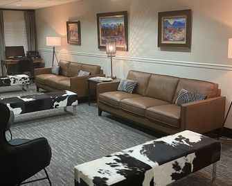 Boothill Inn And Suites - Billings - Living room
