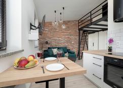 Charming Studios in the center of Lodz by Noclegi Renters - Лодзь - Їдальня