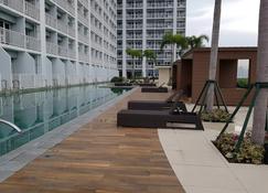 Studio with Ocean View at The Breeze Residences - Pasay - Pool