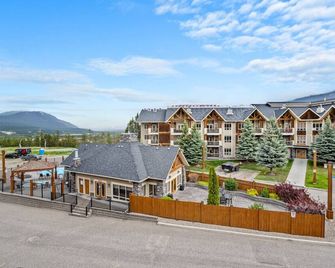 The Sable Bright Side | Pool | Hot Tub | Top Floor - Radium Hot Springs - Building