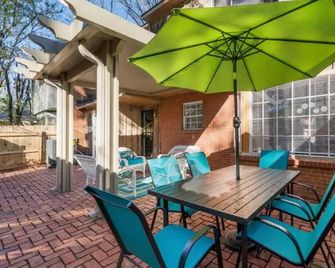 Central Gardens Midtown FirePit10mins to Beale St - ممفيس (تنيسي) - شرفة مرصوفة