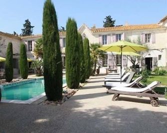 Le Domaine De La Fosse - Saint-Gilles - Zwembad