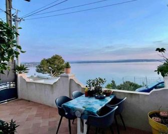 Joli Mas T3 vue Mer. Animaux de Compagnie Acceptés ! - Istres - Balkón
