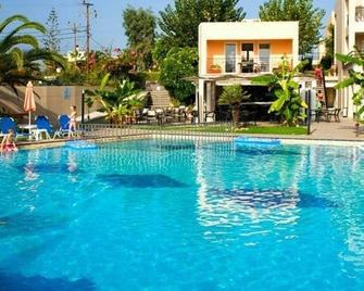 Alfa Apartments - Gerani - Pool