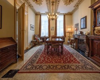 Talbot House - Poperinge - Dining room