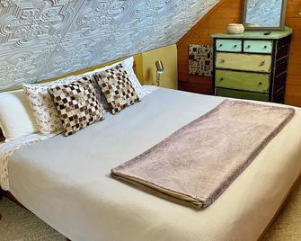 Cozy Mountain Cabin Retreat - 5 Mins from Ski Monarch~ Welcome to RockyTop Cabin! - Monarch - Habitación