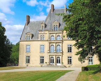 Chateau de la Lucazière - Saint-Germain-de-Coulamer - Edificio