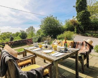 Barks Cottage - Stoke-on-Trent - Patio