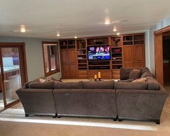 Lambeau Field retreat 1.6 Miles from Lambeau \n2k sqft Lower level Luxury Walkout - Ashwaubenon - Living room