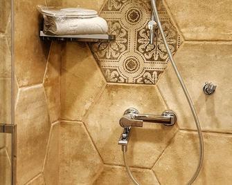 Windmill Studios by Rembrandt Old Town - Bucharest - Bathroom