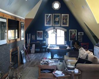Castle in The Sky ! Beautifully Renovated Victorian one Block from Main St. - Nyack - Living room