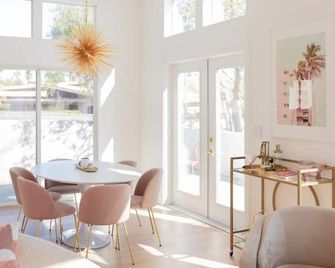 The Pink Paloma - A Barbie Inspired Villa in Palm Springs - Palm Springs - Comedor