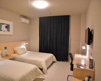 Jinjiang Inn Baoding Xiangyang Avenue - Baoding - Bedroom