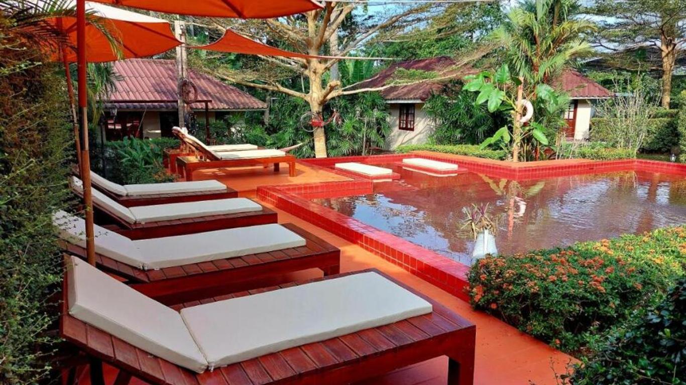 Red Moon Hideaway