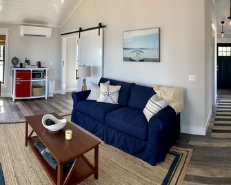 Harbor View Landing, Mystic Ct - The Block Island Waterfront Cottage - Mystic - Living room