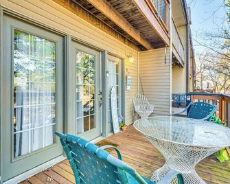 4 Mi to Greers Ferry Lake Condo with Deck and Balcony - Fairfield Bay - Balcony
