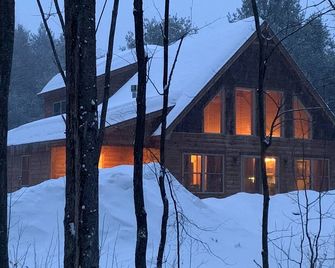 Riverfront Ski Chalet Cabin Only Minutes To Sunday River Resort & Trails Galore! - Newry - Bâtiment