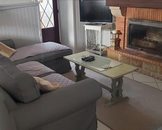 A beautifully restored stone property overlooking the stunning Charente river. - Luxé - Living room