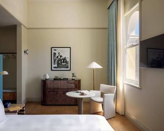 Owston Hotel - Fremantle