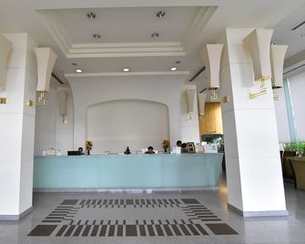 New Season Hotel - Hat Yai - Front desk