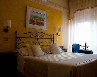 Hotel Ristorante Tre Stelle - Sant'Albino - Bedroom