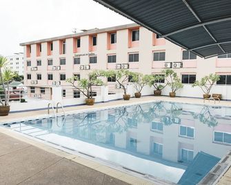 Ks Pavilion Hotel - Nakhon Ratchasima - Uima-allas