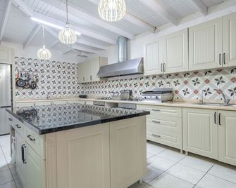 Deruni Butik Hotel - Cesme - Cucina