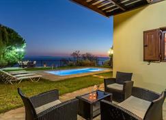 Quiet villa with breathtaking views, garden and private pool! - Skopelos - Pool