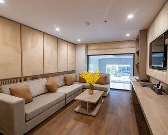 Sunshine Hotel - Mong Cai - Living room