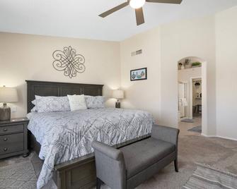 Golf Course View Home, No Fee Heated Pool! - Avondale - Bedroom