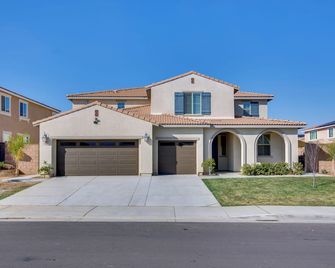 Luxurious and Spacious Family Duplex in Menifee! - Menifee - Edificio