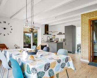 Holiday Home Othinkarl - 1km from the sea in NE Jutland by Interhome - Asaa - Comedor